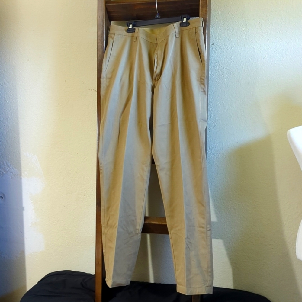 Khaki's - Picture 2 of 9